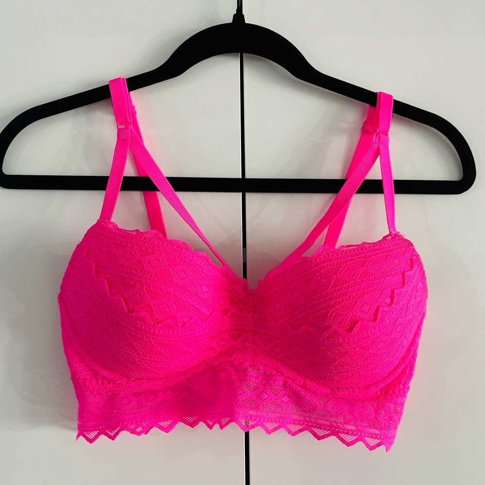 NWOT 💗 Victoria’s Secret hot PINK lace Bralette